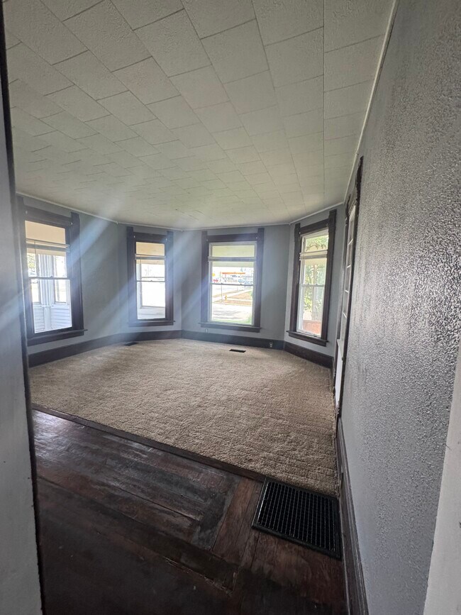 Living room - 733 16th Ave