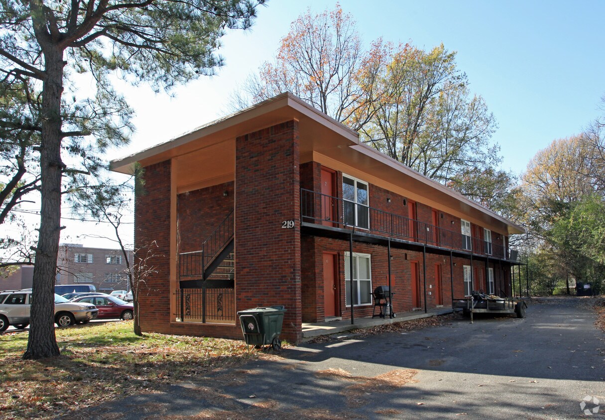 Primary Photo - 219 N Willett St