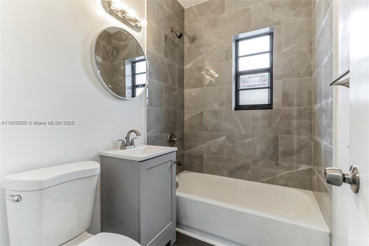 Foto principal - 1071 NW 34th St
