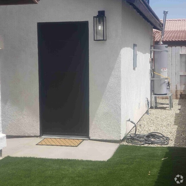Building Photo - 846 Spruce Ct