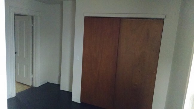 Foto del edificio - 105 Fernwood Ave