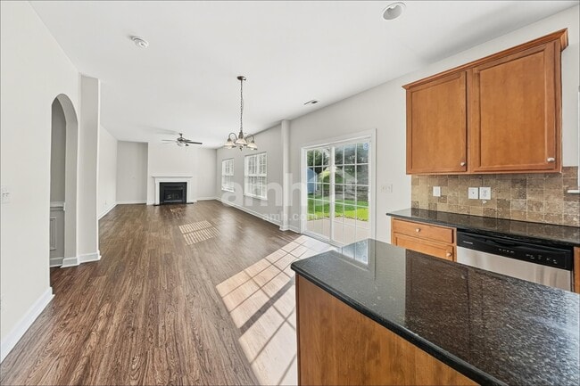 Building Photo - 2914 Watercrest Dr NW