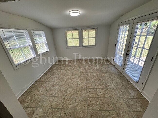 Foto del edificio - 2437 Cherokee Ln