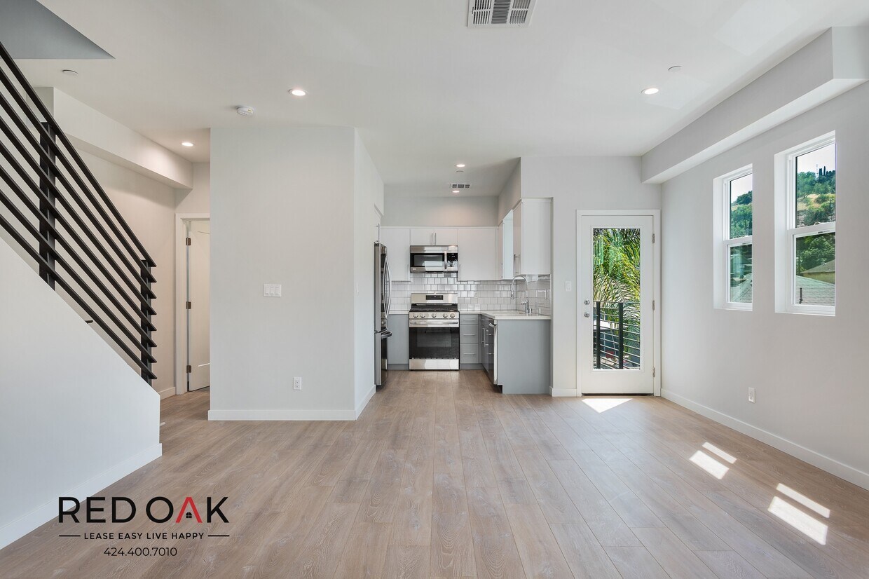 Primary Photo - 4500 Esmeralda St
