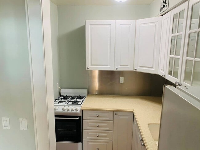 Building Photo - 0 Grove St