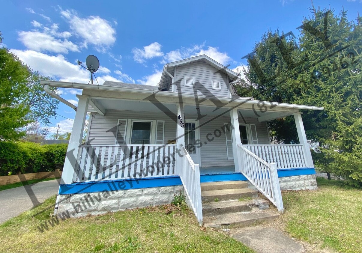 Foto principal - Two Bedroom home in desirable east-side lo...
