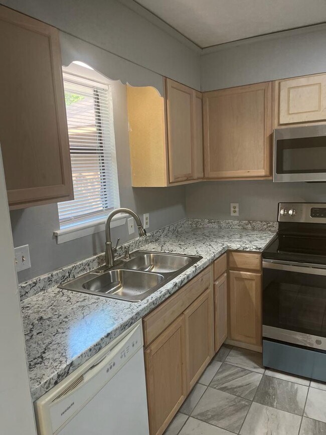 Foto del edificio - 738 Hedgelawn Way