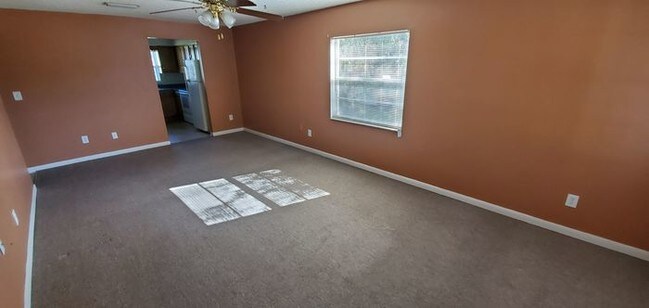 Building Photo - 2/1 DUPLEX AVAILABLE NOW IN SARA LOU ACRES