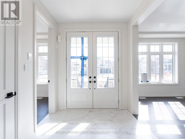 Photo du bâtiment - 4 Mayflower Gdn