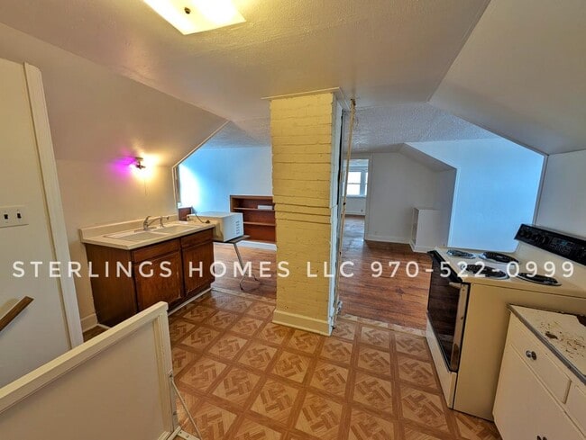 Building Photo - 303 S 3rd Ave