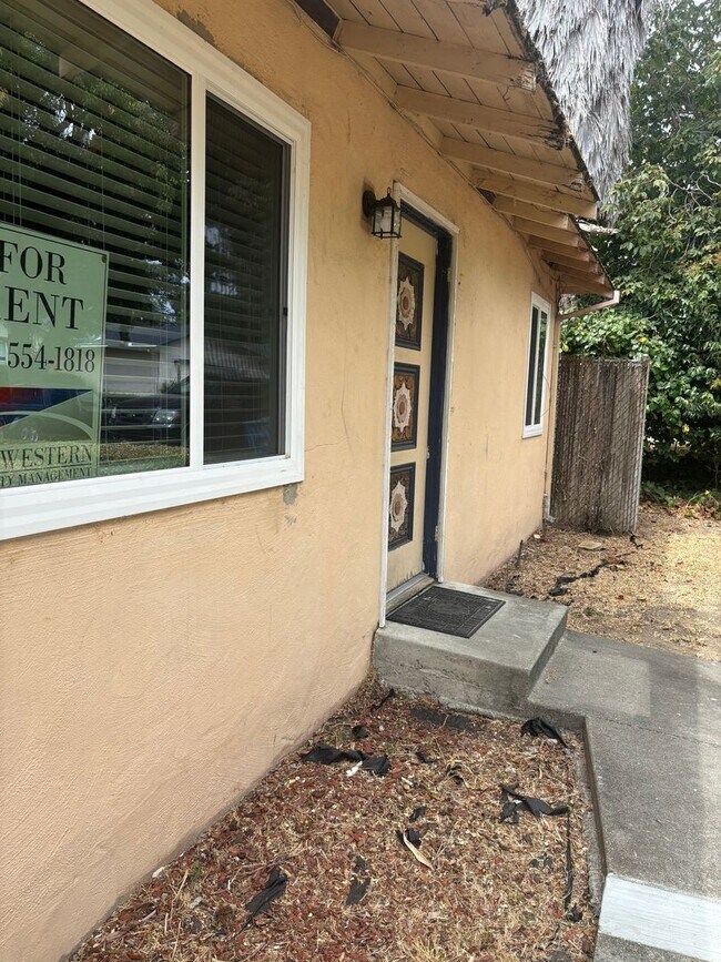 Building Photo - Palo Alto 3 Bed. 1 Bath Home Available now...