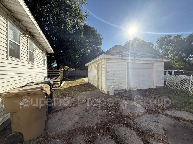 Building Photo - 18 N Fair Oaks Ave