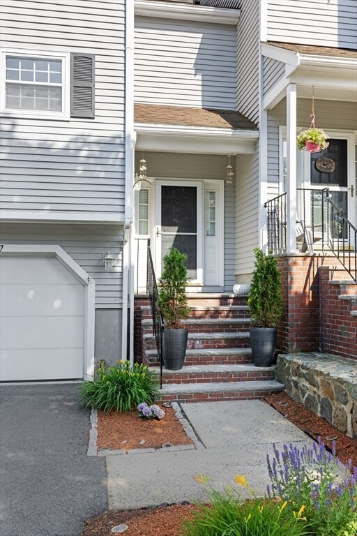 27 Tanglewood Ln, Salem, MA 01970 Townhome Rentals in Salem MA