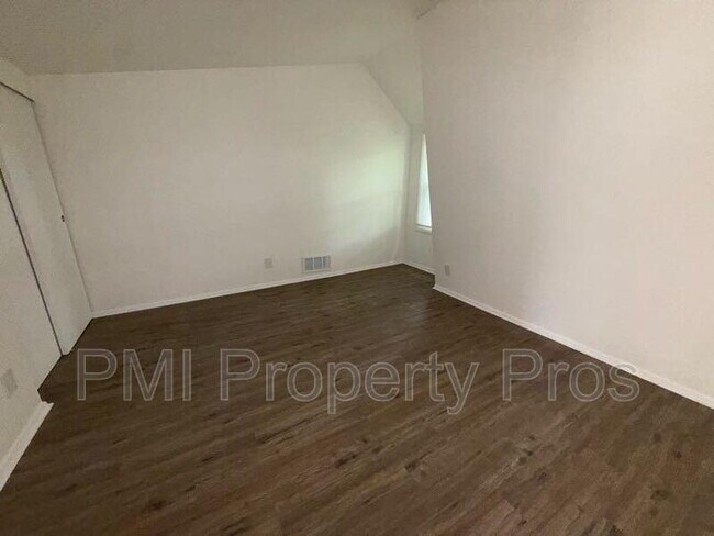 Foto del edificio - 9031A N 95th St