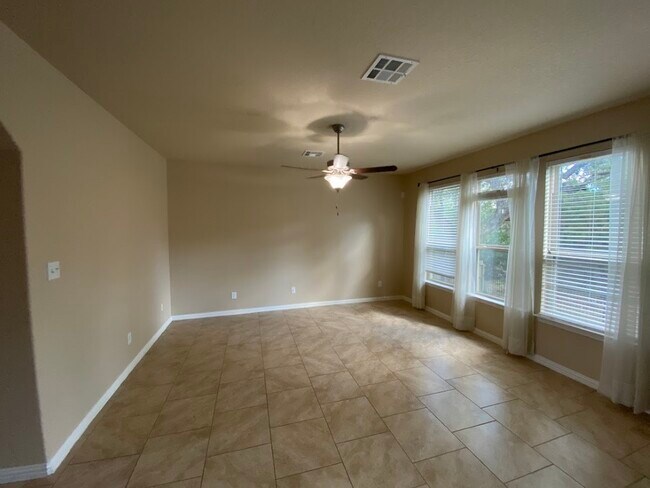 Building Photo - 5910 Akin Song