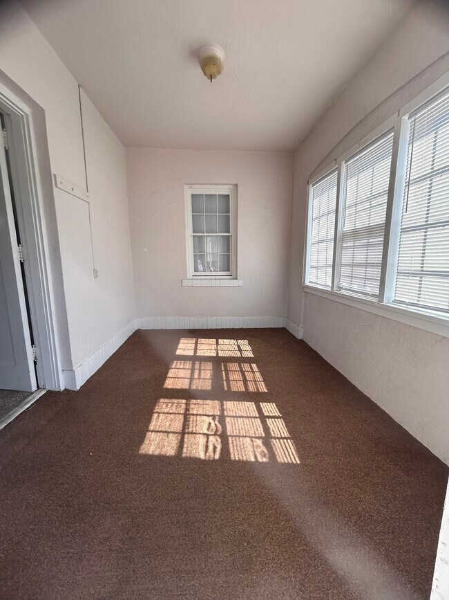 Foto del edificio - 225 W 21st St