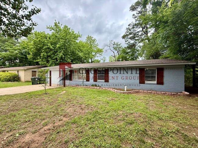 Building Photo - Newly Renovated 3 Bedroom 1.5 Bathroom Home!