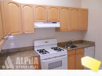 Foto del edificio - 43 Bay State Rd