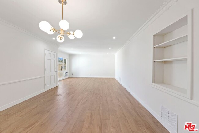 Building Photo - 1250 N Crescent Heights Blvd