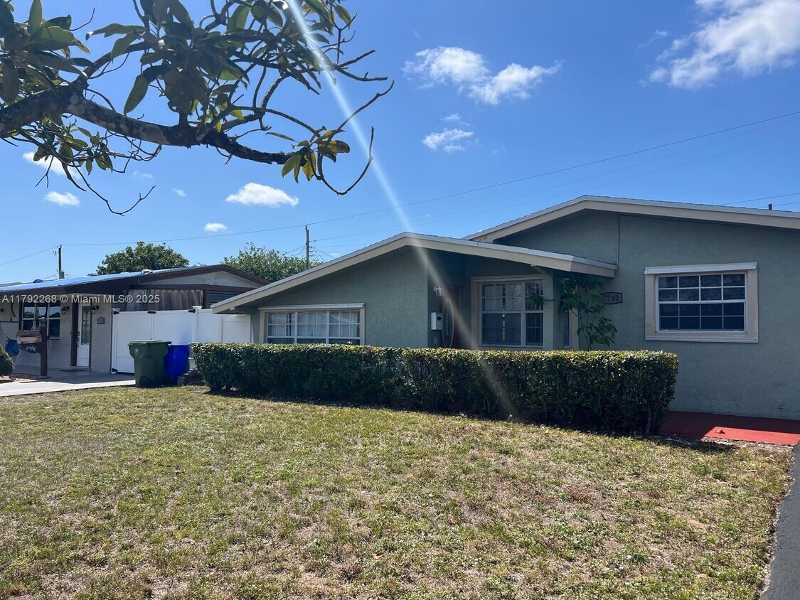 Primary Photo - 7740 NW 11th St