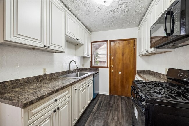 Building Photo - 2308 McClendon St
