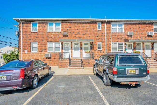 Building Photo - 1400 70th St