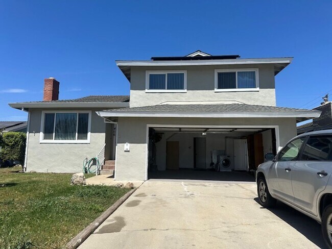 Foto del edificio - 4 Bed, 21/2 Bath Split level single family...
