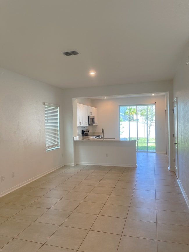 Building Photo - Charming 2-Bed, 2 and half-Bath Townhouse ...