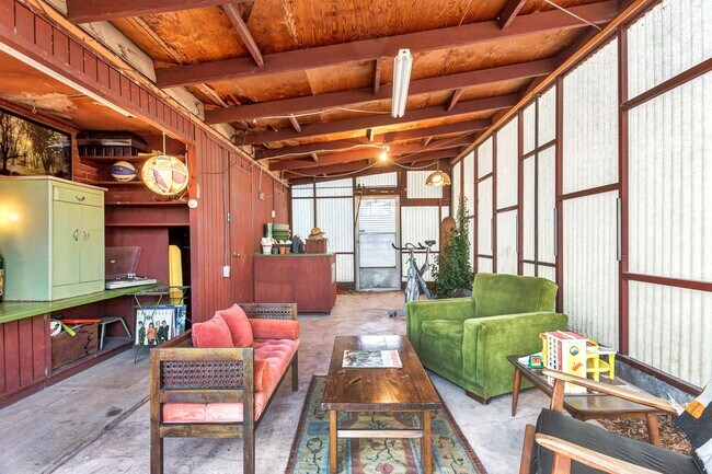 Building Photo - 640 De Soto St E