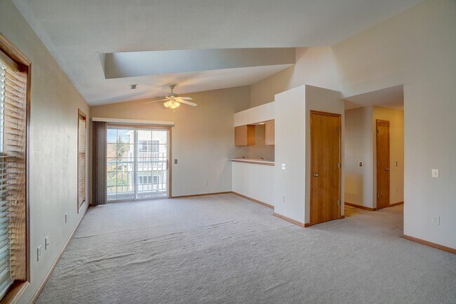 Foto del edificio - 3509 Maple Grove Dr