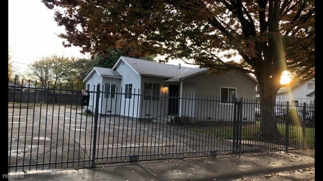 Building Photo - 2 br, 1 bath House - 3100 35th Ave