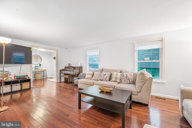 Building Photo - 25921 Largo Ct