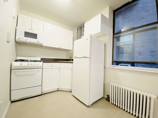 Building Photo - 953 Amsterdam Ave