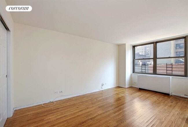 Building Photo - 301 E 79th St