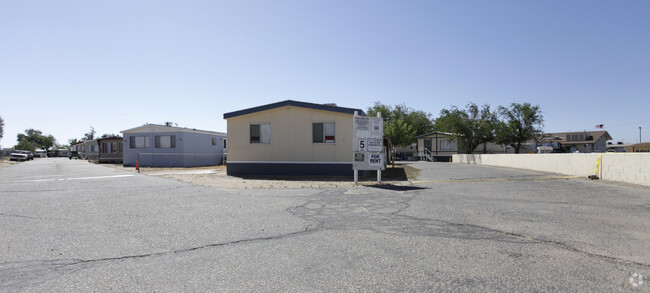 Building Photo - Adelanto High Desert Homes