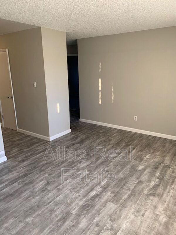 Building Photo - 2855 Montebello Dr W