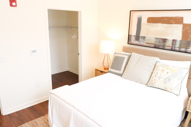 Building Photo - Birchwood at Washington Township