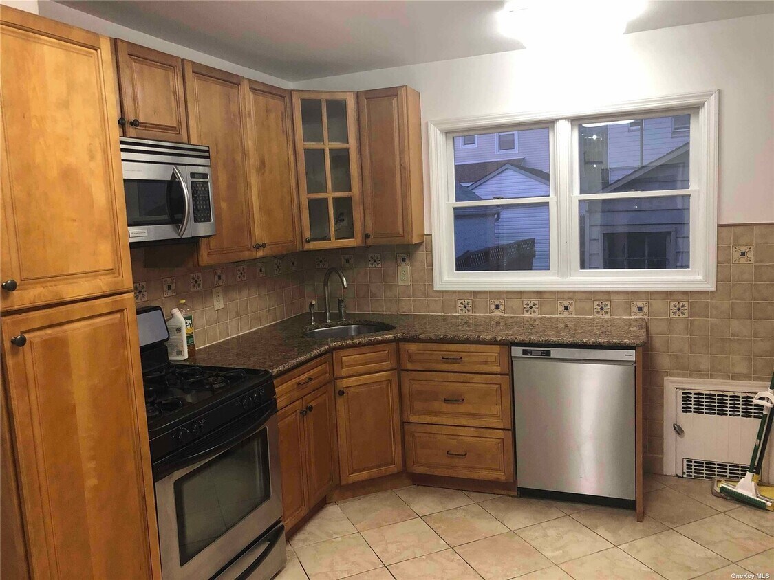 Primary Photo - 80-17 169th St