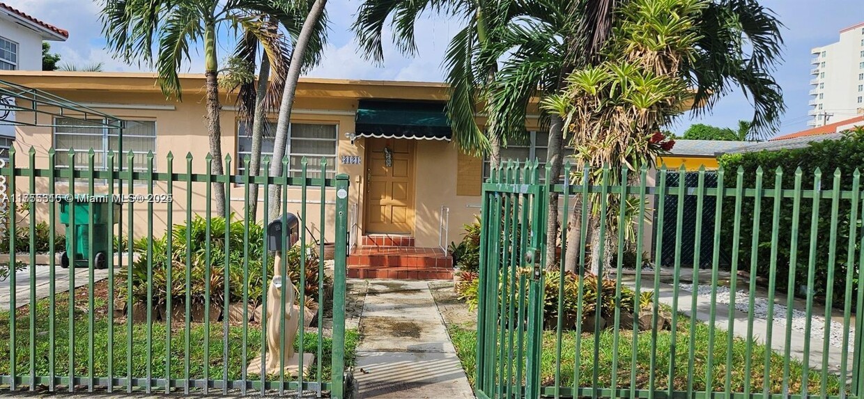 Foto principal - 3121 SW 23rd St