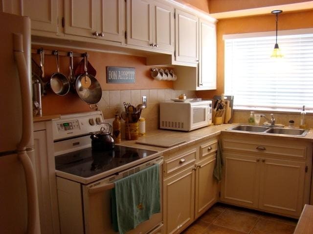 Primary Photo - 437 N Eton St