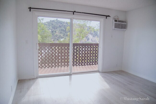 Foto del edificio - 5840 Benner St