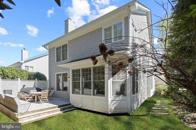 Building Photo - 1156 Colonial Rd