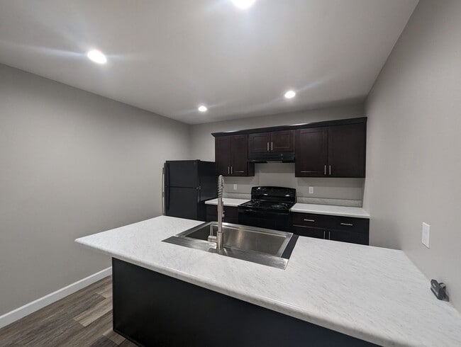 Building Photo - 3 Bedroom/2 Bathroom House • Southside
