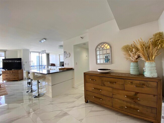Building Photo - 3530 Mystic Pointe Dr