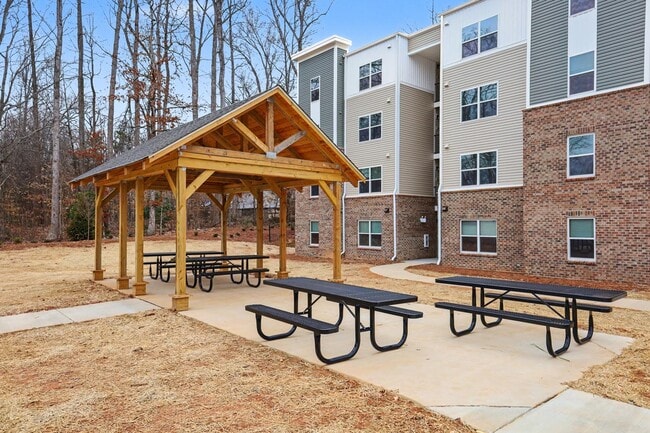 Building Photo - Leonard Greene