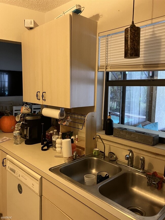 Foto del edificio - 3 br, 2 bath House - 5667 Burdette Terrace