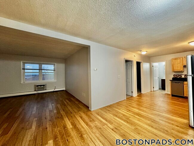 Foto del edificio - 675 N Main St