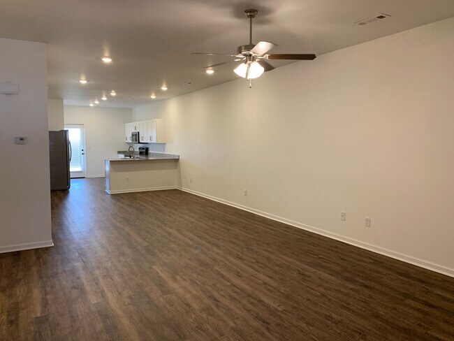 Foto del edificio - COMING SOON: Newer build in Duenweg!!   3bd/2ba with one car garage. Large primary bedroom with t...