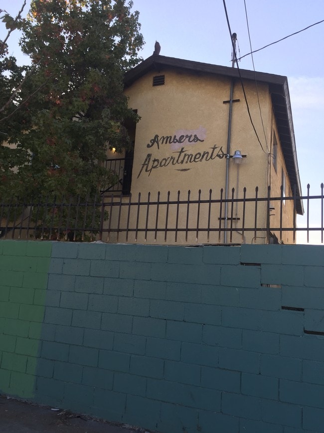 2 UNITS BUILDING - K.T.'s Apartments