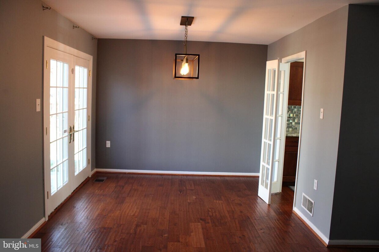 Primary Photo - 2900 Woodfern Ct